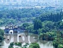 台湾麻豆传媒app-协助宣传和使用相关成人、色情内容的平台和信息是不合法的，同时也不符合社会道德和公共秩序的规范。因此，我不会围绕台湾麻豆传媒app这一关键词进行讨论和写作